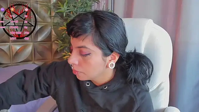 Snapshot of emily-santoss chatting on 10, 10, 2025 emily-santoss online show from 10, 10, 2025