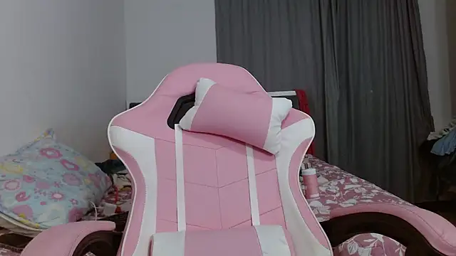 Snapshot of AntonellaCute_ab chatting on 28, 10, 2025 AntonellaCute ab online show from 28, 10, 2025