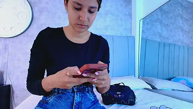 Snapshot of karla-ruiz chatting on 6, 11, 2025 karla-ruiz online show from 6, 11, 2025