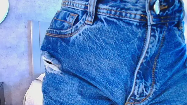 Snapshot of karla-ruiz chatting on 9, 11, 2025 karla-ruiz online show from 9, 11, 2025