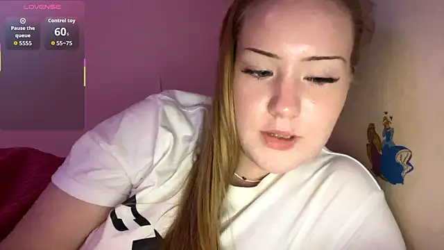 Snapshot of PandaFluff chatting on 9, 9, 2025 PandaFluff online show from 9, 9, 2025