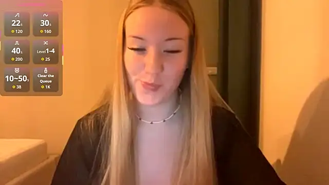 Snapshot of PandaFluff chatting on 19, 10, 2025 PandaFluff online show from 19, 10, 2025