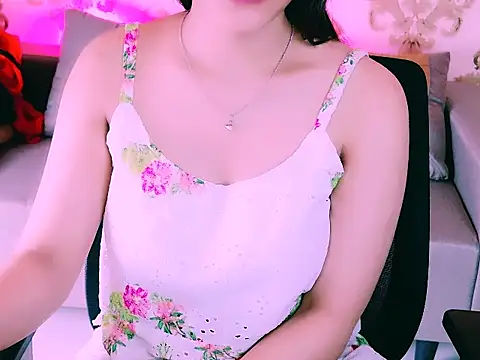 Snapshot of My_Rose chatting on 28, 10, 2025 My Rose online show from 28, 10, 2025