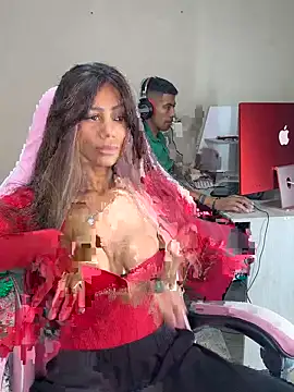 Snapshot of Sarajames chatting on 12, 11, 2025 Sarajames online show from 12, 11, 2025