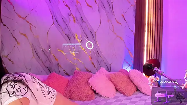 Emmiicute online show from 3, 11, 2025