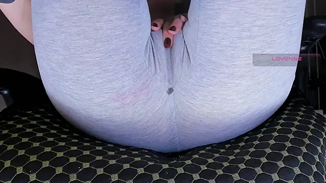 Cameltoe squirt inPants online show from 21, 12, 2025