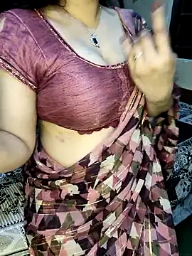 Snapshot of PRIYA_22 chatting on 1, 10, 2025 PRIYA 22 online show from 1, 10, 2025