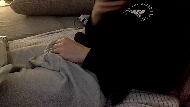 Snapshot of Breezydicksn chatting on 31, 10, 2025 Breezydicksn online show from 31, 10, 2025