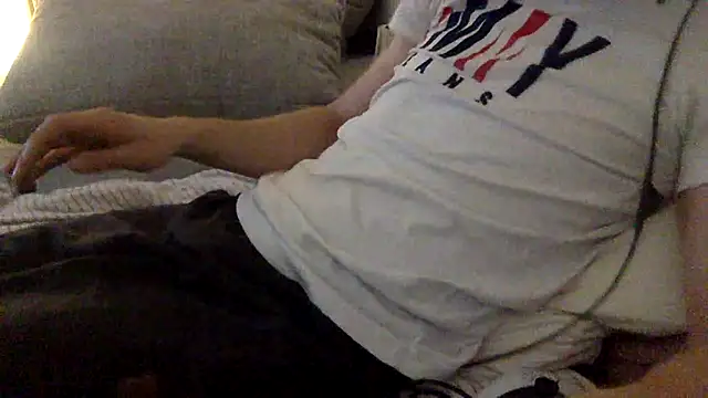 Snapshot of Breezydicksn chatting on 4, 11, 2025 Breezydicksn online show from 4, 11, 2025