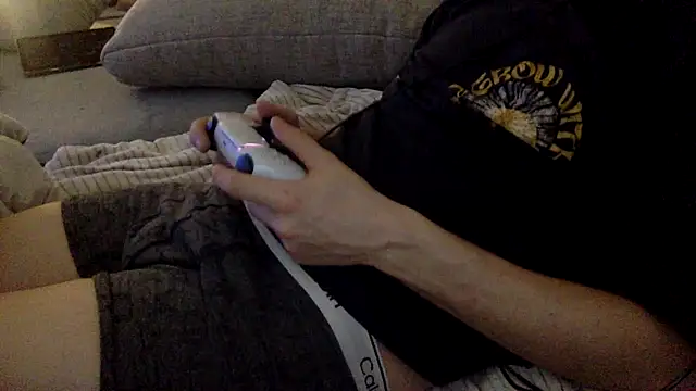 Snapshot of Breezydicksn chatting on 8, 11, 2025 Breezydicksn online show from 8, 11, 2025