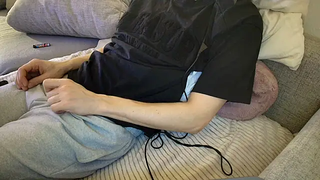 Snapshot of Breezydicksn chatting on 28, 11, 2025 Breezydicksn online show from 28, 11, 2025