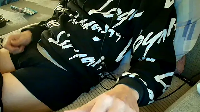 Snapshot of Breezydicksn chatting on 2, 12, 2025 Breezydicksn online show from 2, 12, 2025