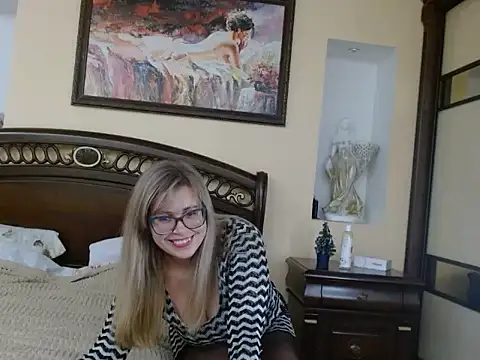 Crystal00Girl online show from 13, 12, 2025