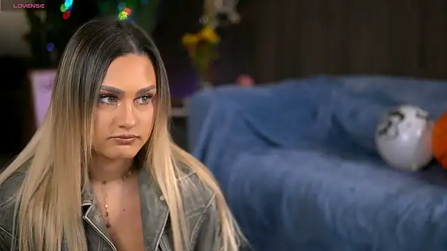 Snapshot of KayaAzur chatting on 31, 10, 2025 KayaAzur online show from 31, 10, 2025