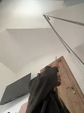 Snapshot of KayaAzur chatting on 8, 11, 2025 KayaAzur online show from 8, 11, 2025