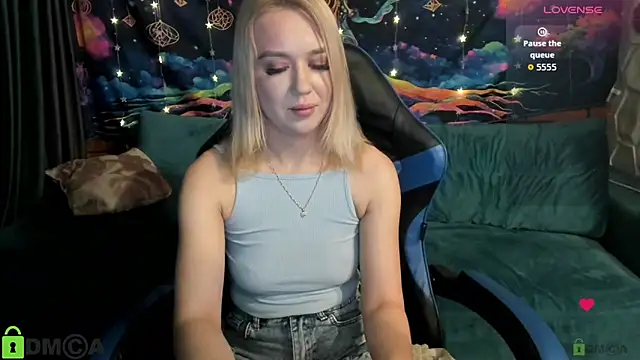 Snapshot of CrystalGirl99 chatting on 2, 3, 2026 CrystalGirl99 online show from 2, 3, 2026