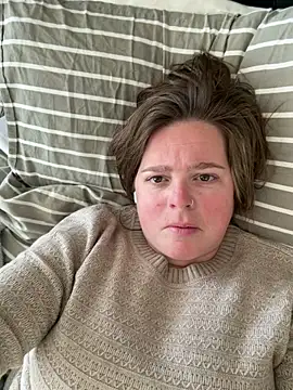 Snapshot of hornykitty1210 chatting on 2, 2, 2026 hornykitty1210 online show from 2, 2, 2026