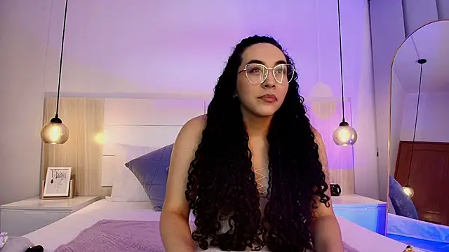 Snapshot of alehia_cute chatting on 23, 10, 2025 alehia cute online show from 23, 10, 2025