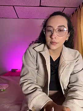 Snapshot of alehia_cute chatting on 2, 7, 2026 alehia cute online show from 2, 7, 2026
