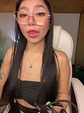 Snapshot of Maddy_Piink chatting on 16, 11, 2025 Maddy Piink online show from 16, 11, 2025