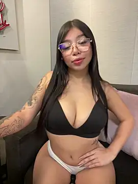 Snapshot of Maddy_Piink chatting on 20, 11, 2025 Maddy Piink online show from 20, 11, 2025