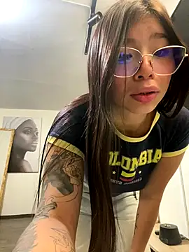 Snapshot of Maddy_Piink chatting on 21, 11, 2025 Maddy Piink online show from 21, 11, 2025