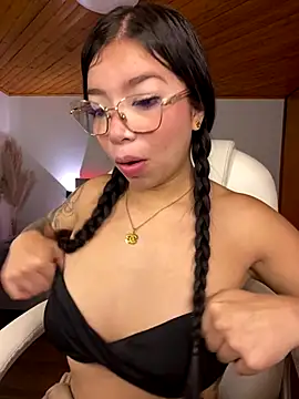 Snapshot of Maddy_Piink chatting on 23, 11, 2025 Maddy Piink online show from 23, 11, 2025