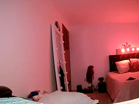 Miamourkendalls online show from 8, 9, 2025