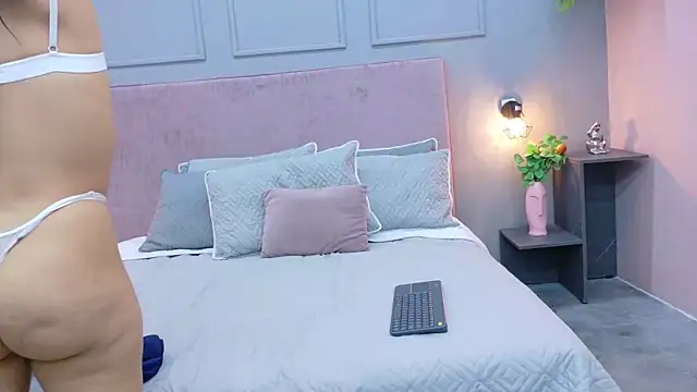 Camila Hill  online show from 8, 10, 2025