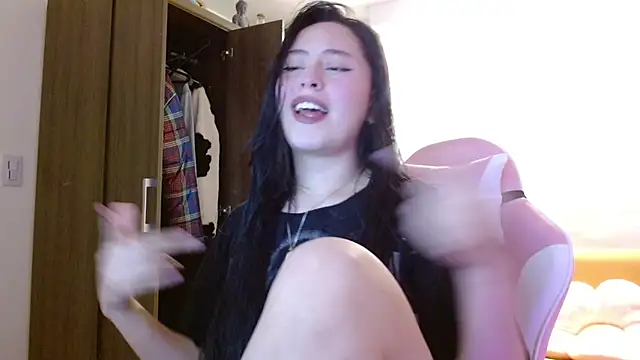 madissooon   online show from 21, 11, 2025