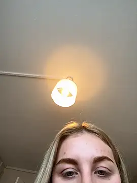 Snapshot of Layla_20_ chatting on 6, 10, 2025 Layla 20 online show from 6, 10, 2025