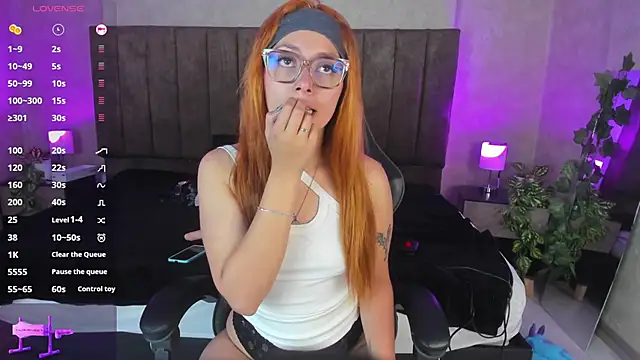 Snapshot of LanaMills_ chatting on 28, 9, 2025 LanaMills online show from 28, 9, 2025