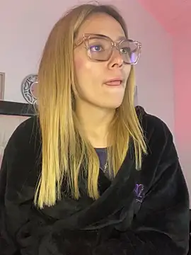 Snapshot of LanaMills_ chatting on 26, 10, 2025 LanaMills online show from 26, 10, 2025