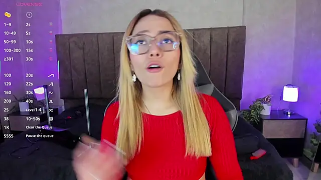 Snapshot of LanaMills_ chatting on 7, 11, 2025 LanaMills online show from 7, 11, 2025