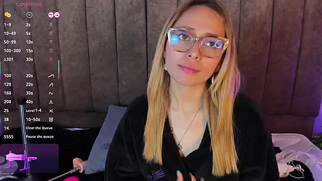 Snapshot of LanaMills_ chatting on 9, 11, 2025 LanaMills online show from 9, 11, 2025