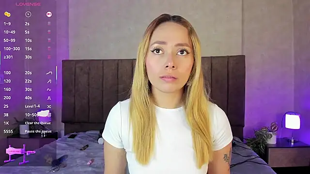 Snapshot of LanaMills_ chatting on 16, 11, 2025 LanaMills online show from 16, 11, 2025