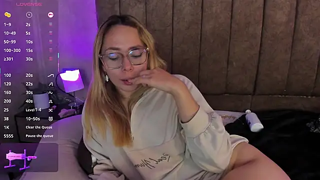 Snapshot of LanaMills_ chatting on 16, 11, 2025 LanaMills online show from 16, 11, 2025