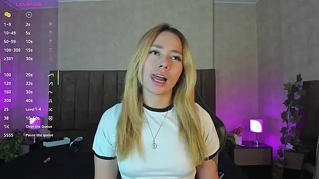 Snapshot of LanaMills_ chatting on 1, 12, 2025 LanaMills online show from 1, 12, 2025