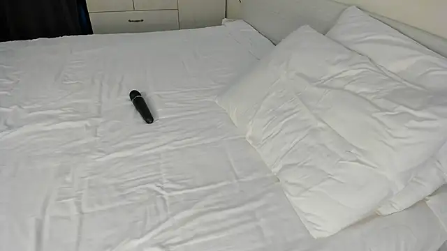 MoonAri online show from 3, 10, 2025