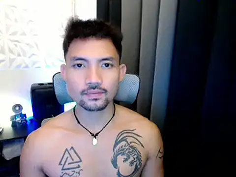 Snapshot of Thefriskyasian chatting on 7, 10, 2025 Thefriskyasian online show from 7, 10, 2025