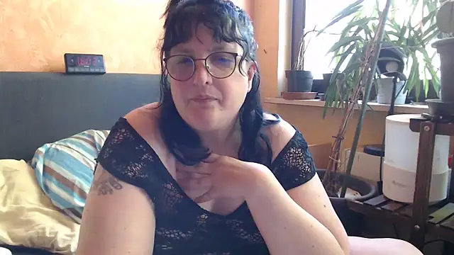 ladyfrombonn online show from 19, 4, 2026