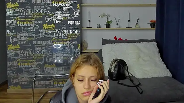 Snapshot of MaddieRay chatting on 2, 10, 2025 MaddieRay online show from 2, 10, 2025