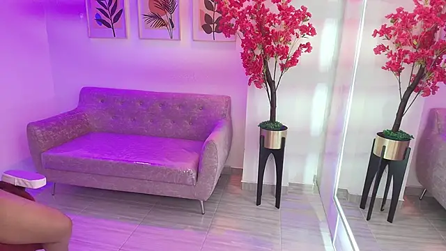 Snapshot of Anie_johnson chatting on 24, 4, 2026 Anie johnson online show from 24, 4, 2026