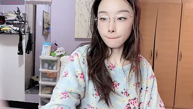 Y2Luvk online show from 15, 11, 2025