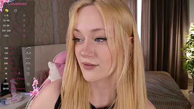 Snapshot of HeyMonkey_ chatting on 18, 11, 2025 HeyMonkey online show from 18, 11, 2025