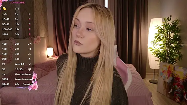 Snapshot of HeyMonkey_ chatting on 15, 12, 2025 HeyMonkey online show from 15, 12, 2025