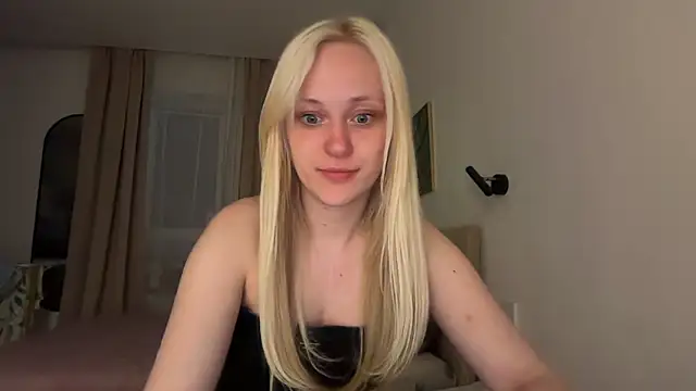 Snapshot of HeyMonkey_ chatting on 7, 6, 2026 HeyMonkey online show from 7, 6, 2026