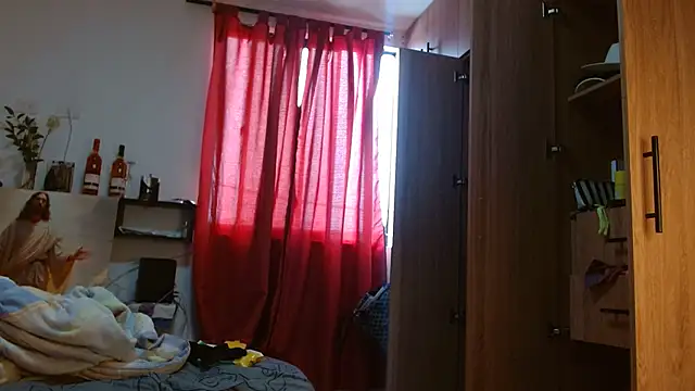 naiaratobon   online show from 13, 1, 2026