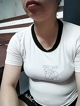 Snapshot of Mie_rose chatting on 11, 4, 2026 Mie rose online show from 11, 4, 2026