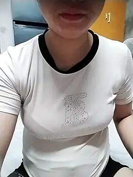 Snapshot of Mie_rose chatting on 15, 4, 2026 Mie rose online show from 15, 4, 2026